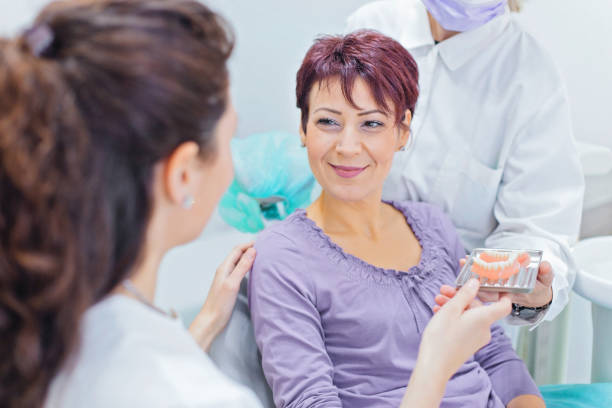 Dantų implantacijos sėkmės veiksniai: kaip pasirinkti geriausią specialistą Kaune