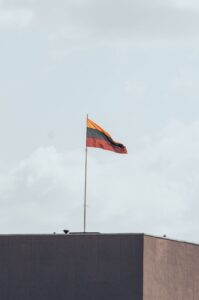Geriausi nemokami internetiniai vertėjai lietuvių kalbai: kuris tiksliausia išverčia tekstą 2026 metais
