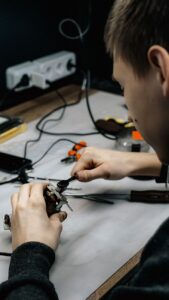 Kaip išsirinkti patikimą telefonų remonto meistrą Klaipėdoje